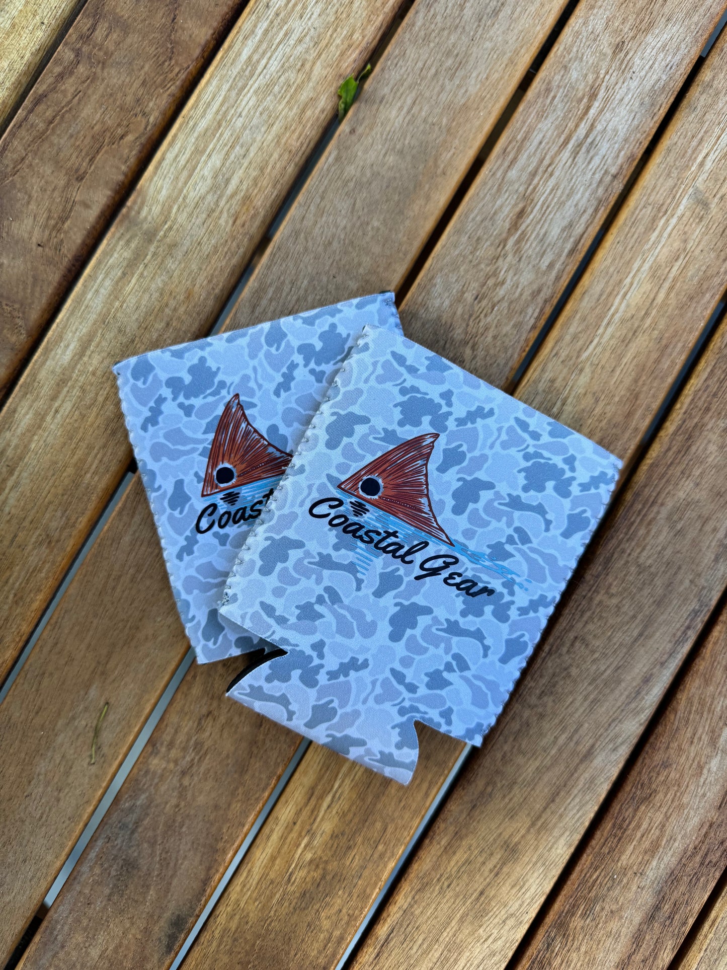 Tailing reds koozie